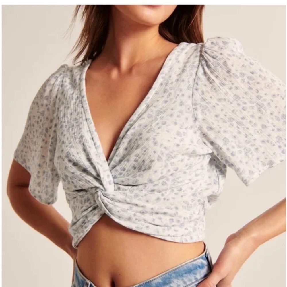 Abercrombie Front Knot Flutter Sleeve Top XS